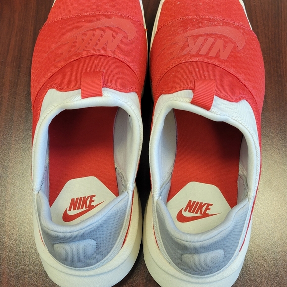 Nike Benassi slip-on shoe university red size 11 - Picture 4 of 6